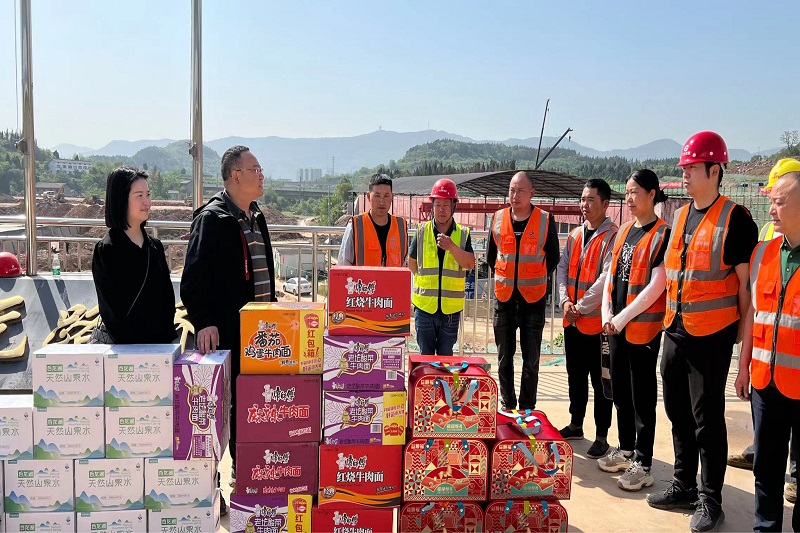 路橋集團(tuán)開展“五一”慰問(wèn)活動(dòng)